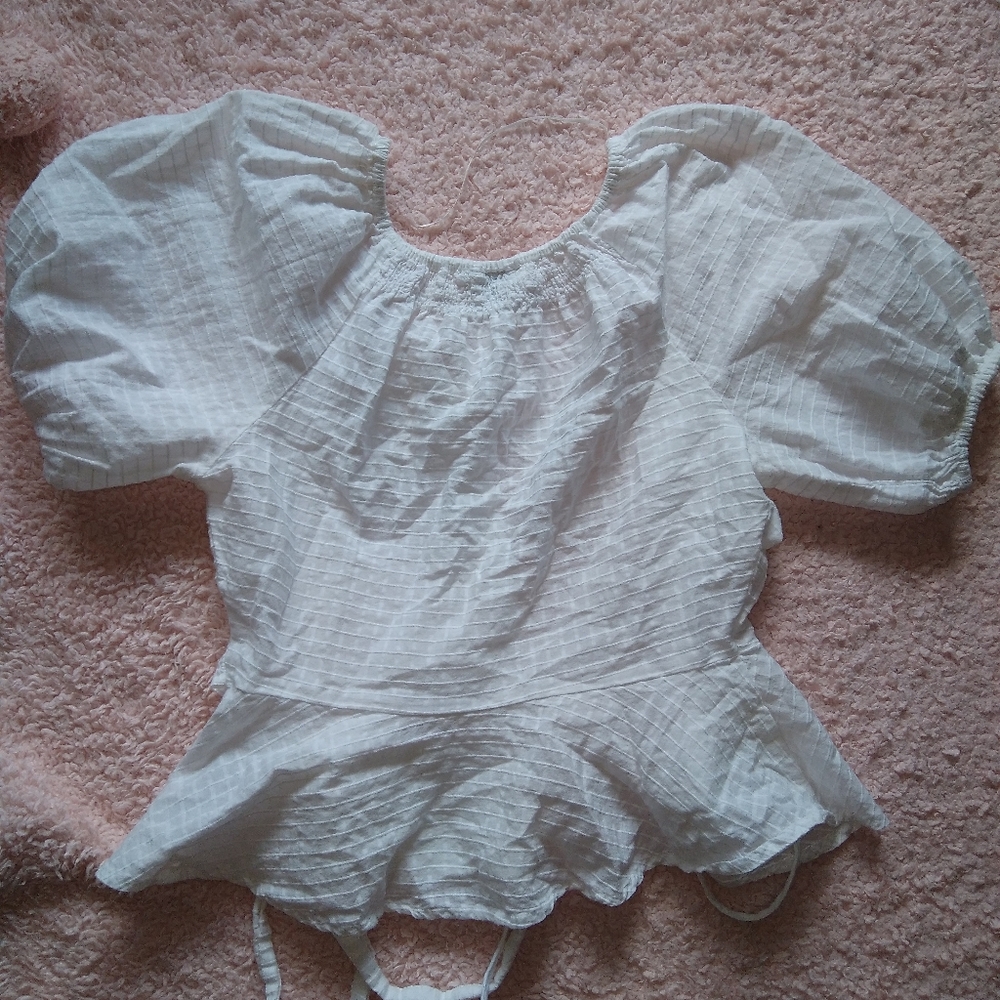 Medium White Universal Thread Wrap Peplum Top - image 7